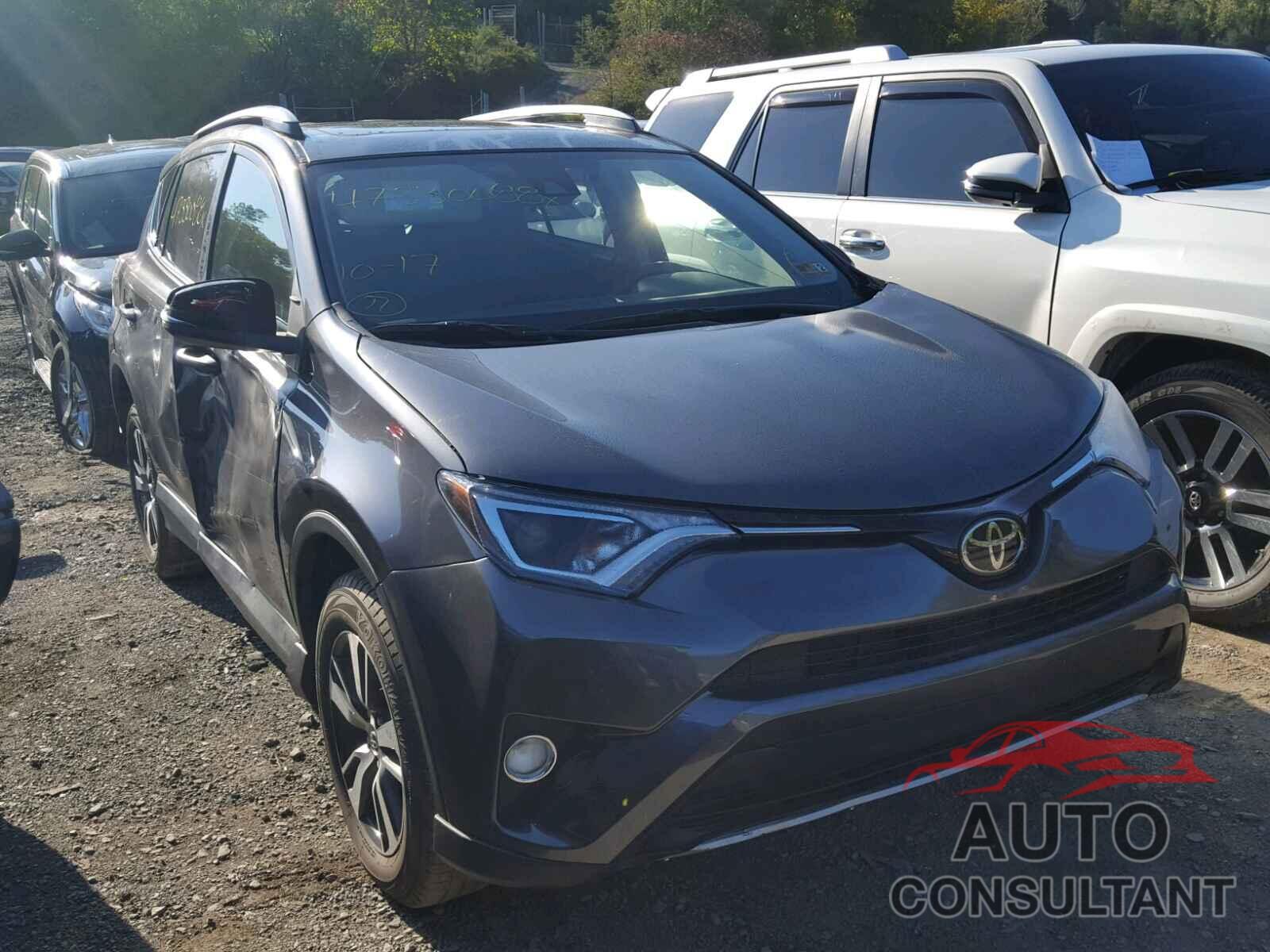TOYOTA RAV4 XLE 2018 - JTMRFREV3JJ724436