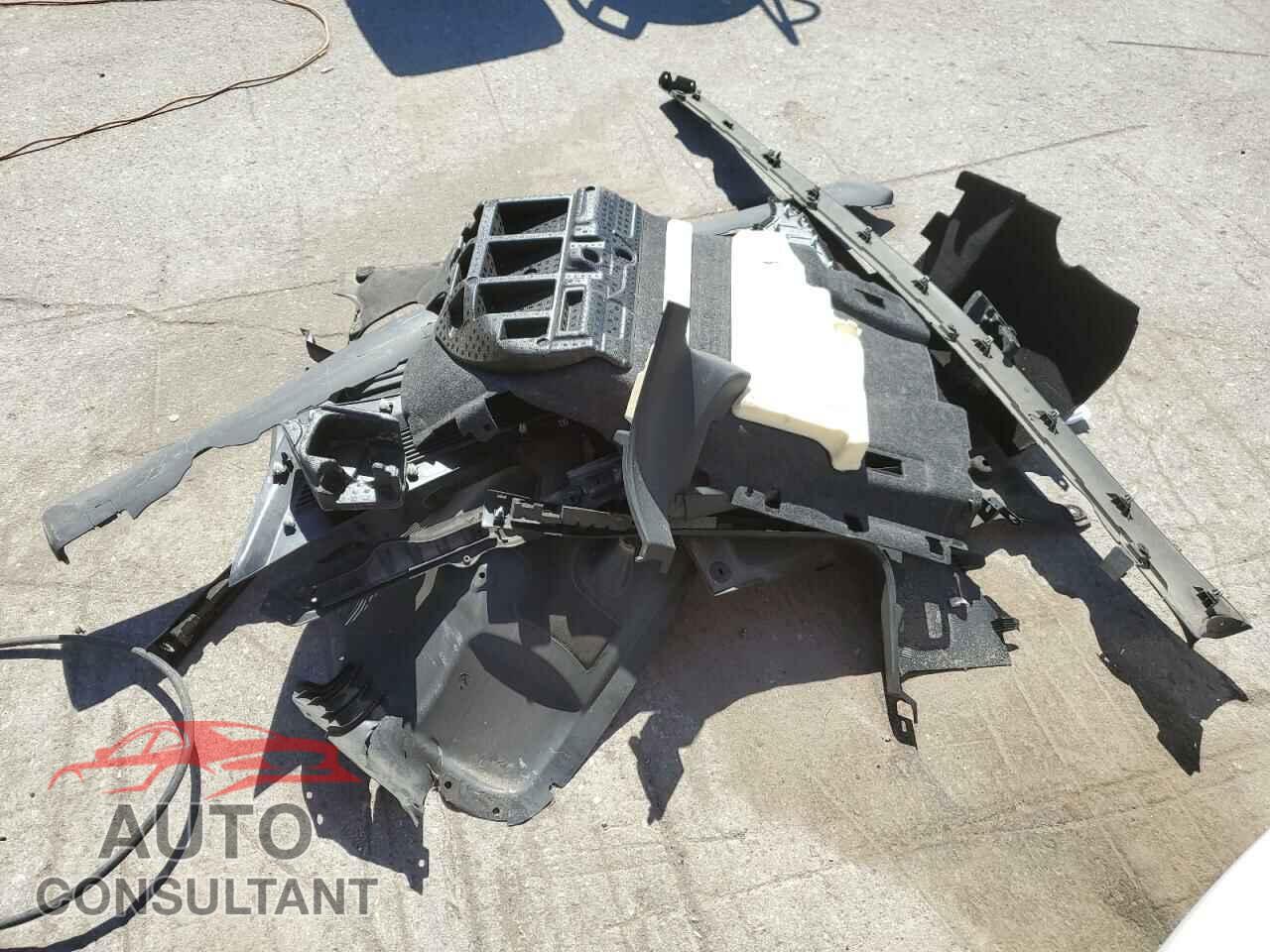 TESLA MODEL 3 2020 - 5YJ3E1EA3LF658827