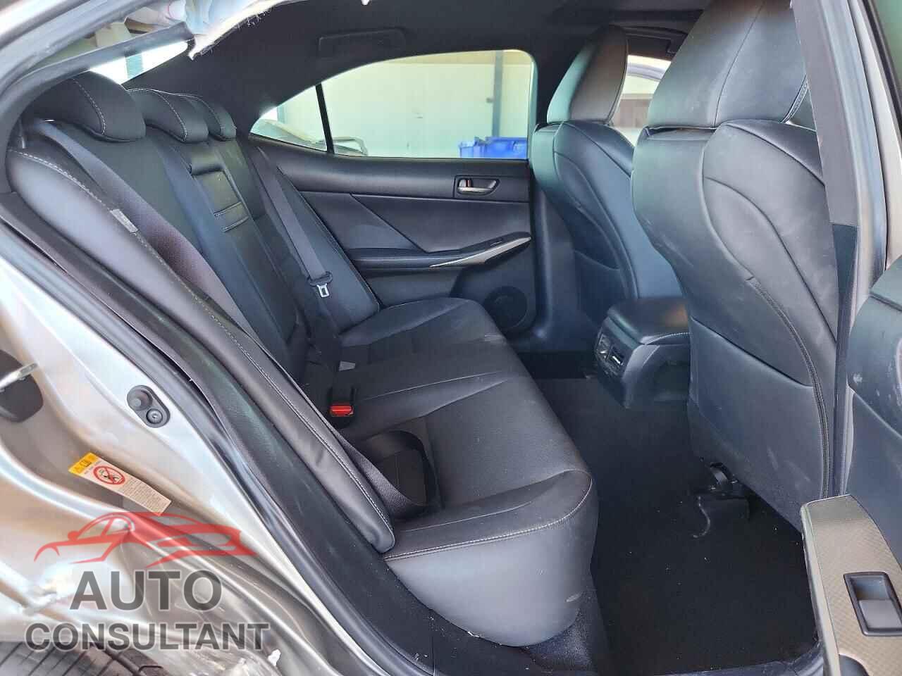 LEXUS IS 2018 - JTHBA1D20J5083584