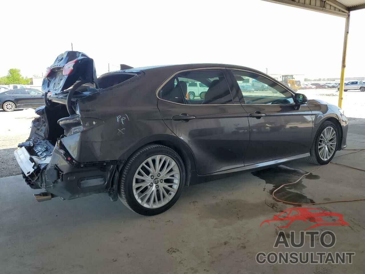 TOYOTA CAMRY 2018 - 4T1B11HK4JU065537