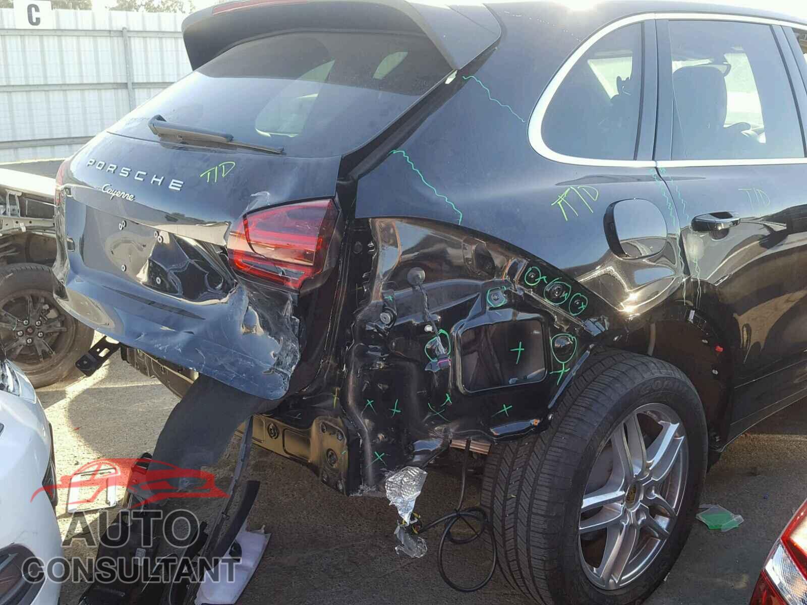 PORSCHE CAYENNE 2016 - WP1AF2A28GKA43156