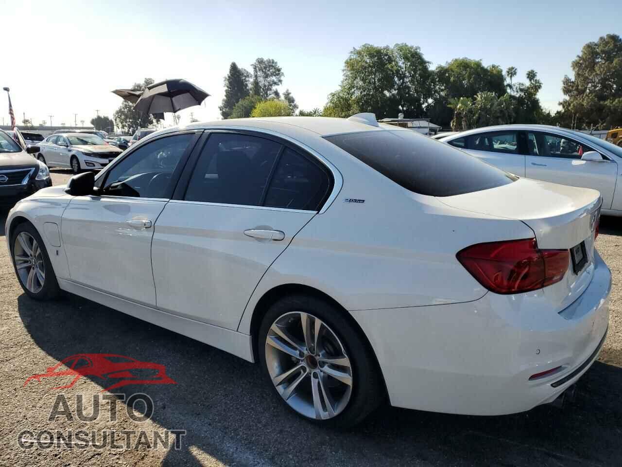 BMW 3 SERIES 2017 - WBA8E1C30HA159149