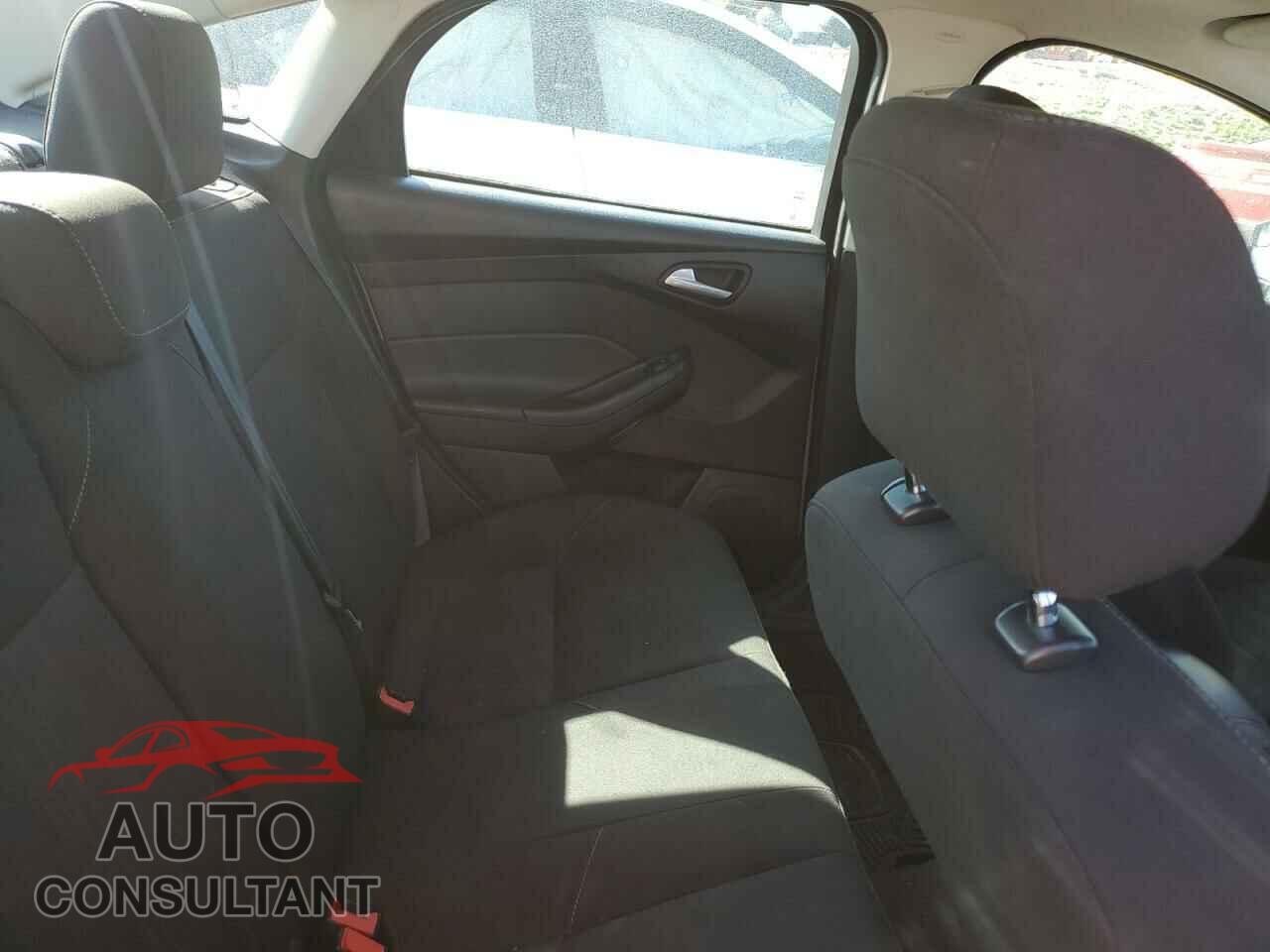 FORD FOCUS 2015 - 1FADP3F28FL292677