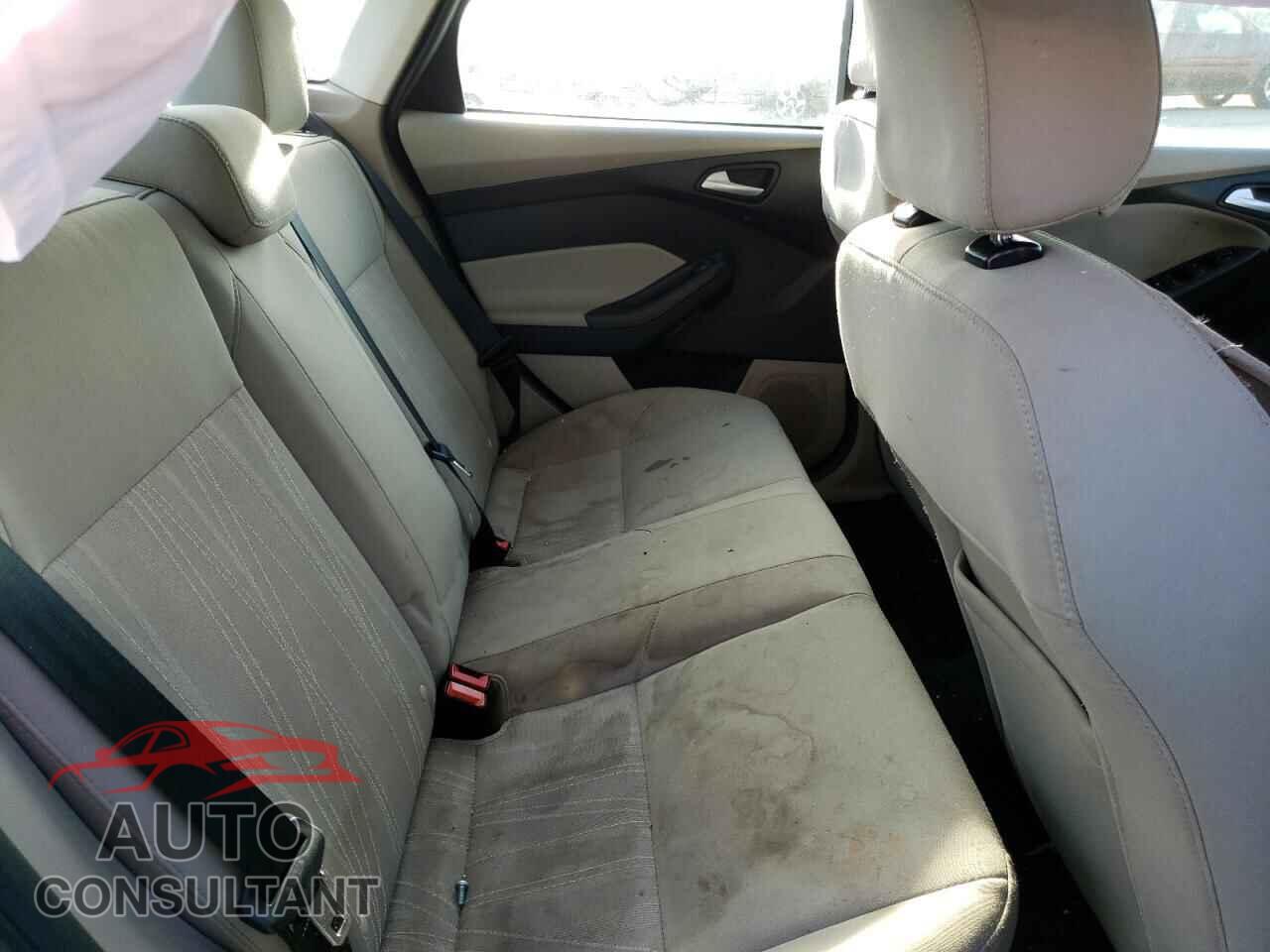 FORD FOCUS 2017 - 1FADP3F22HL330858