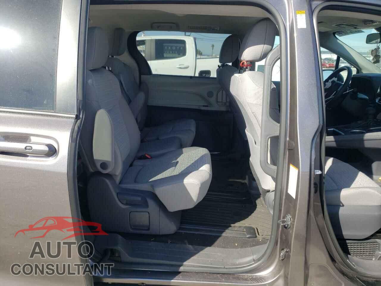TOYOTA SIENNA 2021 - 5TDKSKFC2MS033231