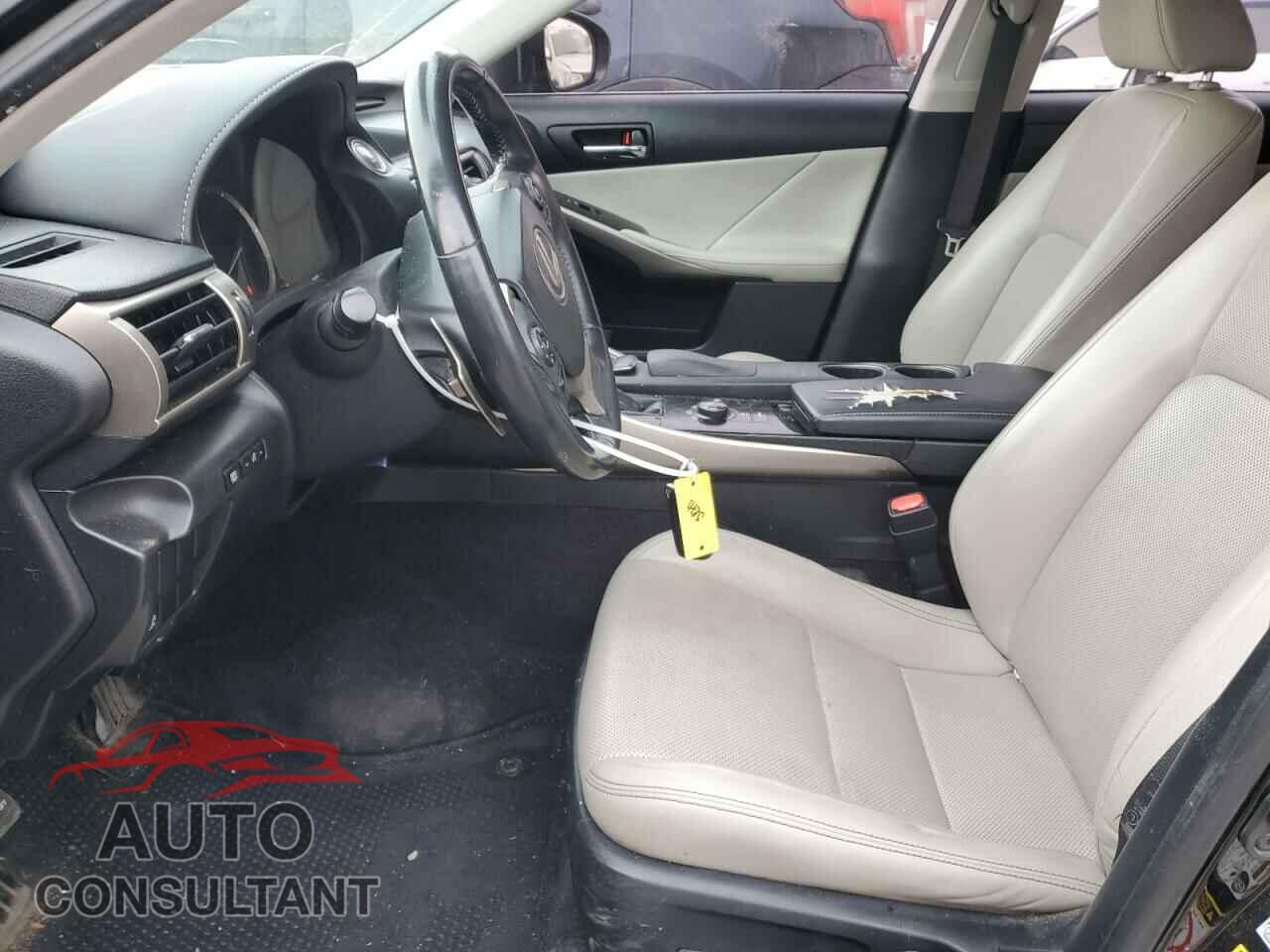 LEXUS IS 2014 - JTHCE1D26E5000531