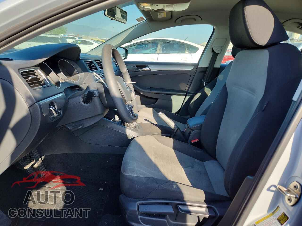 VOLKSWAGEN JETTA 2017 - 3VW2B7AJ3HM401325