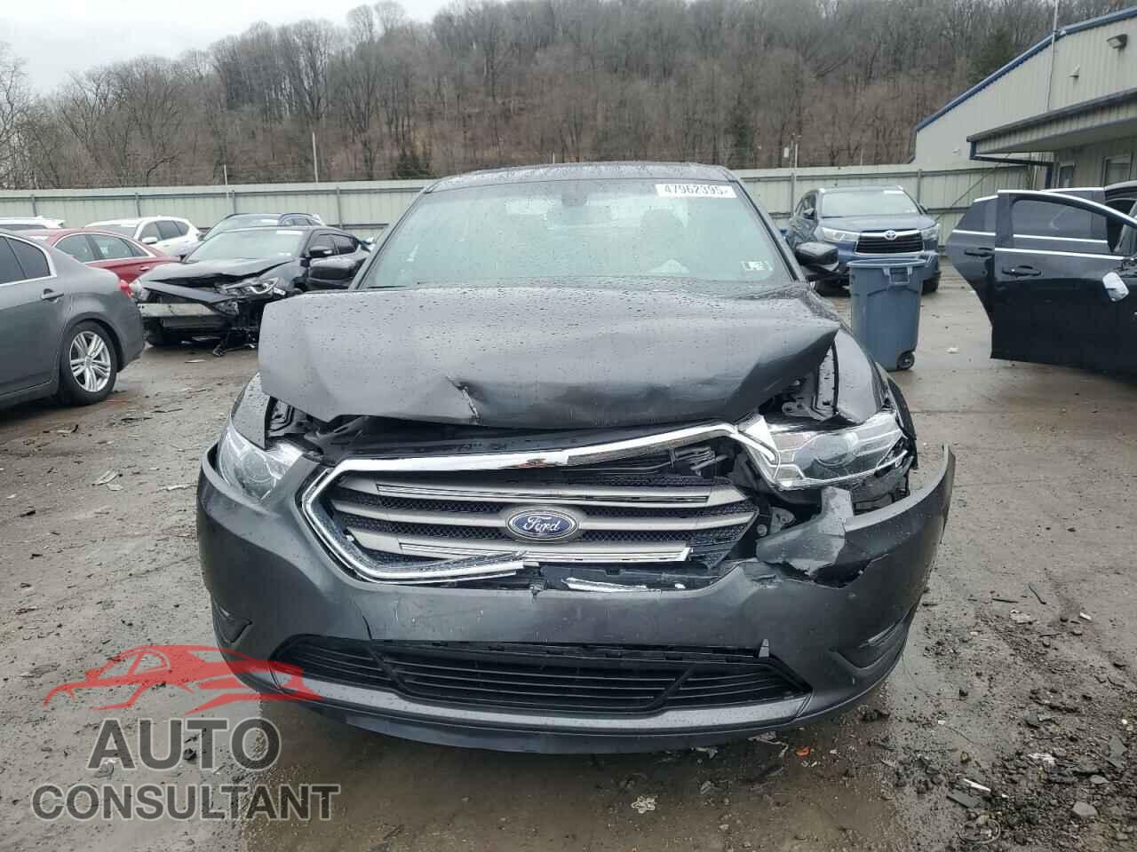 FORD TAURUS 2017 - 1FAHP2E85HG112486