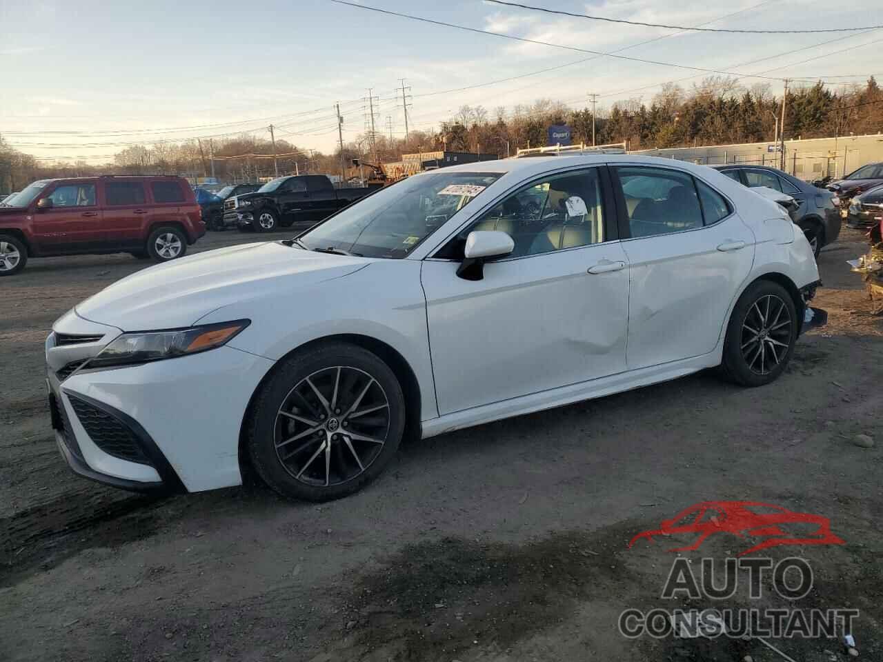 TOYOTA CAMRY 2021 - 4T1G11AK0MU455913
