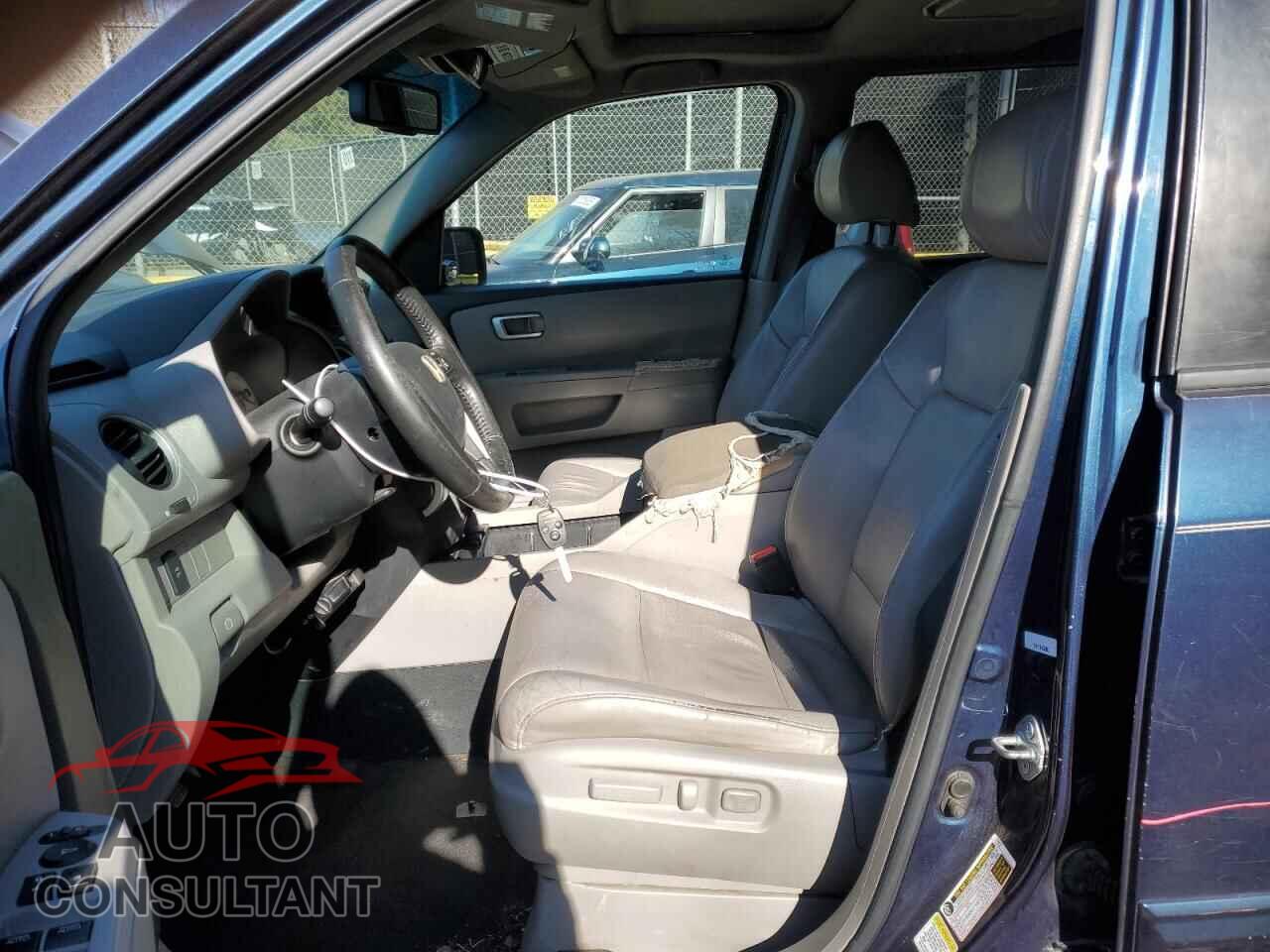 HONDA PILOT 2011 - 5FNYF4H64BB020192