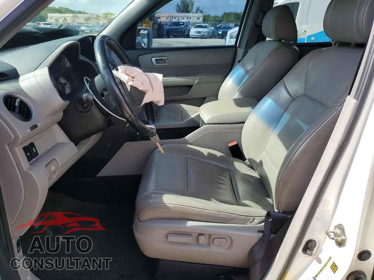 HONDA PILOT 2014 - 5FNYF4H93EB025625