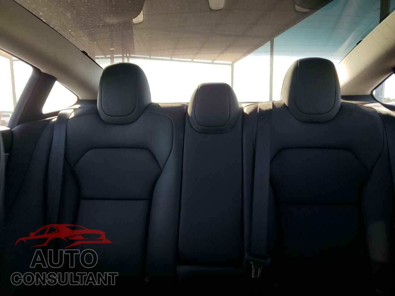 TESLA MODEL 3 2024 - 5YJ3E1EA1RF744369