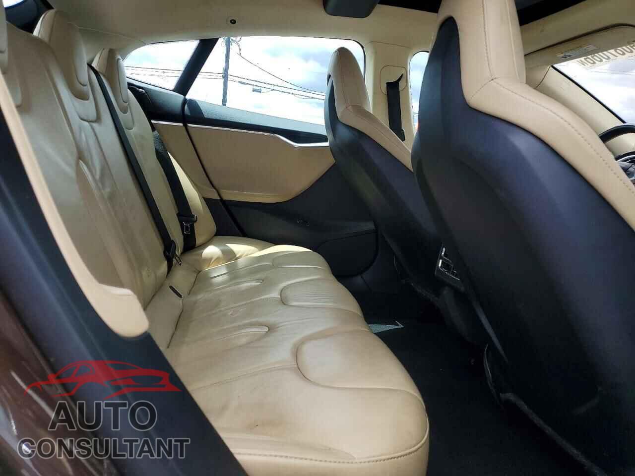 TESLA MODEL S 2013 - 5YJSA1CG2DFP08276