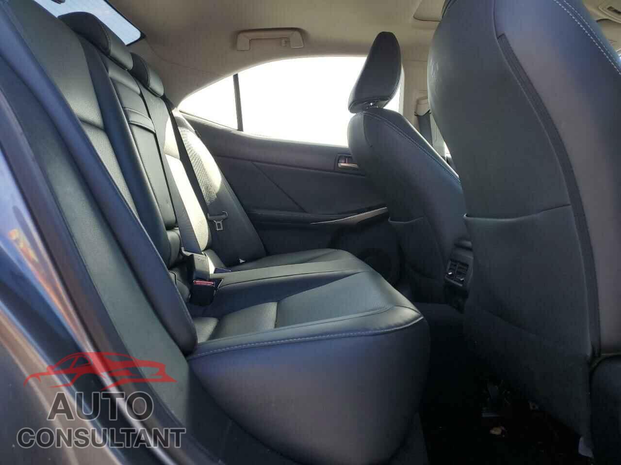 LEXUS IS 2018 - JTHC81D29J5027255