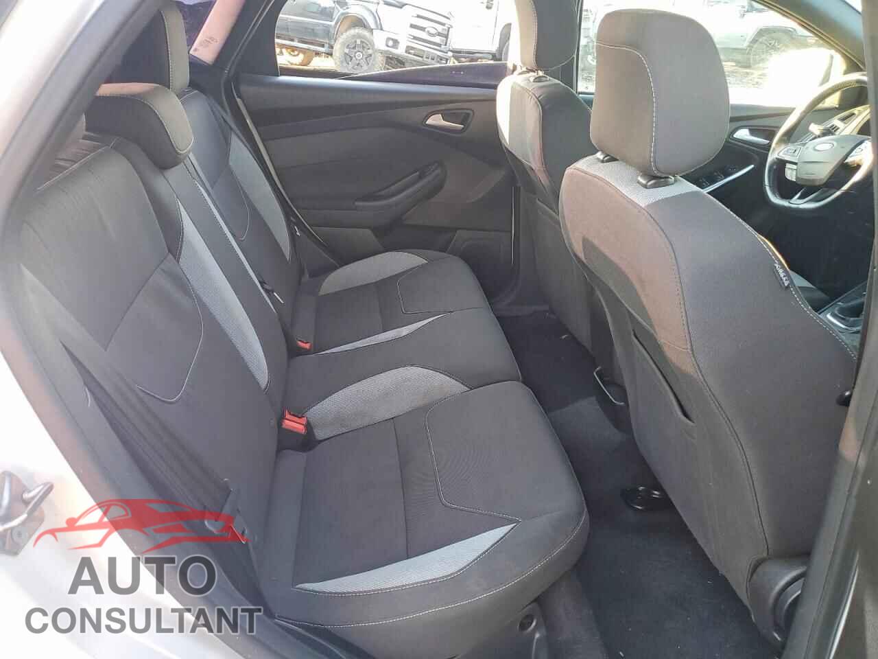 FORD FOCUS 2015 - 1FADP3L92FL314545