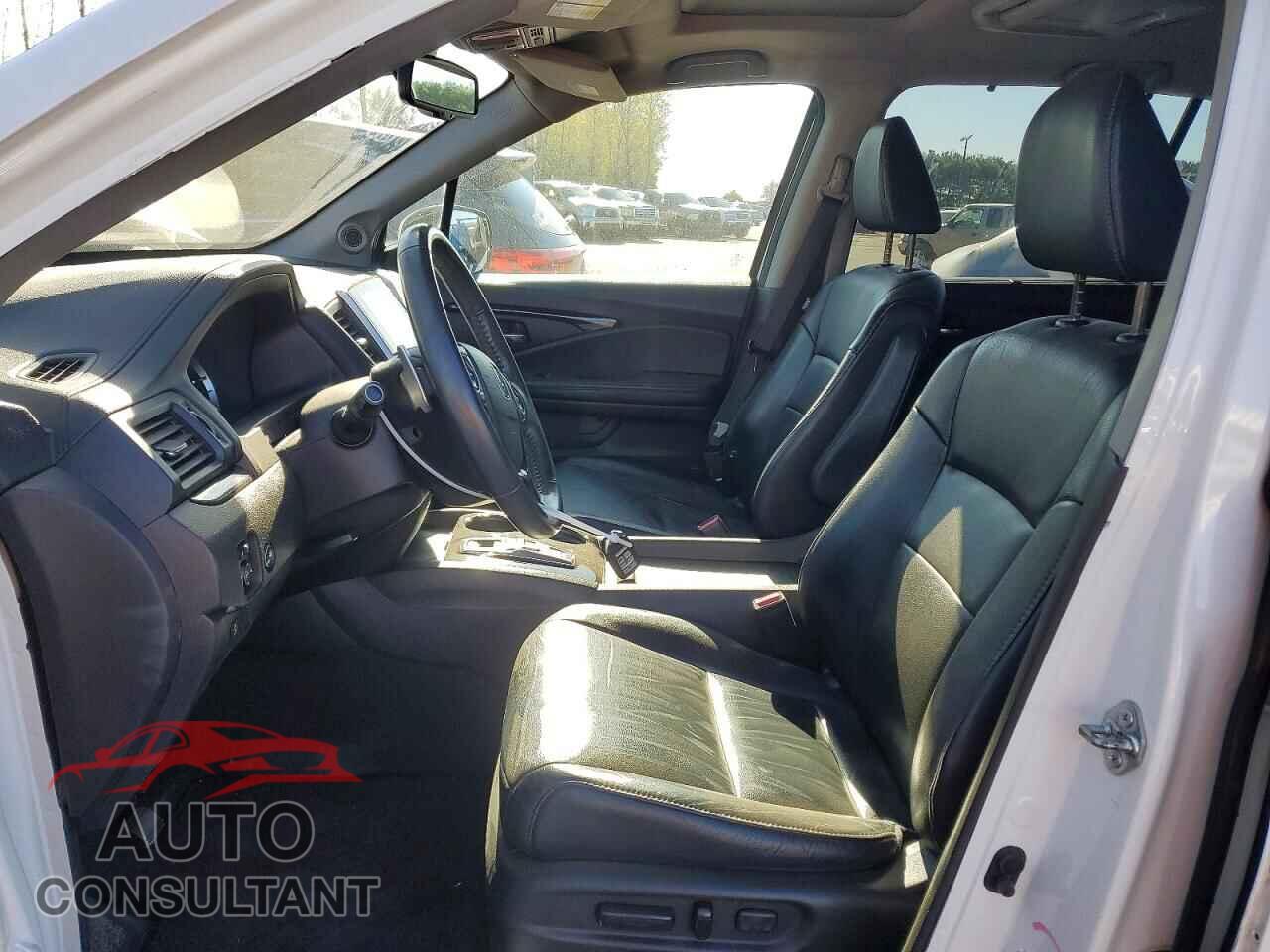 HONDA PILOT 2017 - 5FNYF6H96HB060644