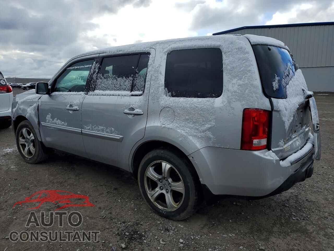 HONDA PILOT 2015 - 5FNYF4H49FB016577