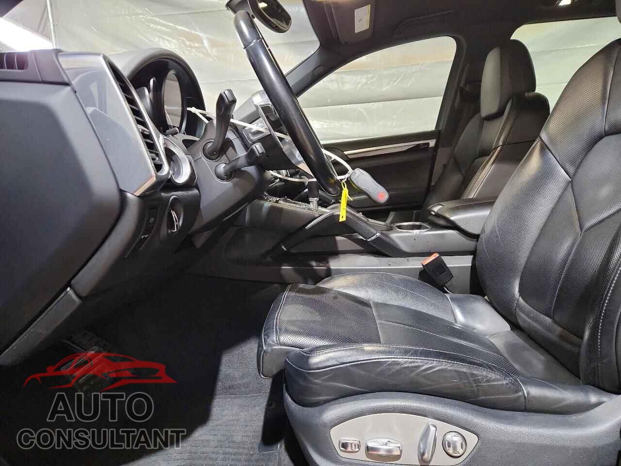 PORSCHE CAYENNE 2018 - WP1AA2A27JKA06850