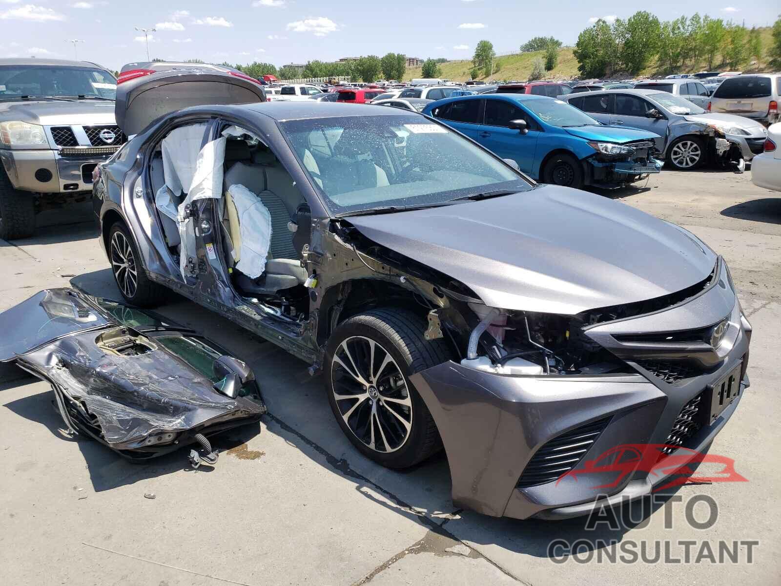 TOYOTA CAMRY 2018 - 4T1B11HK5JU008697