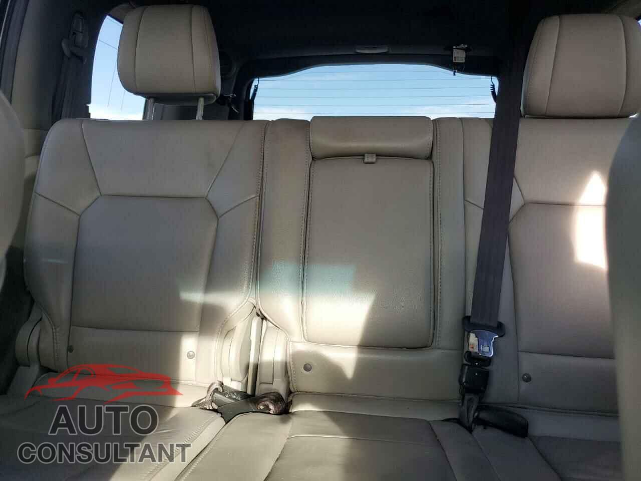 HONDA PILOT 2015 - 5FNYF3H9XFB014875