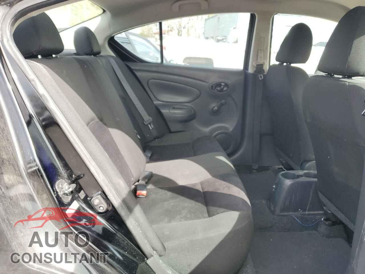 NISSAN VERSA 2018 - 3N1CN7AP1JL815365