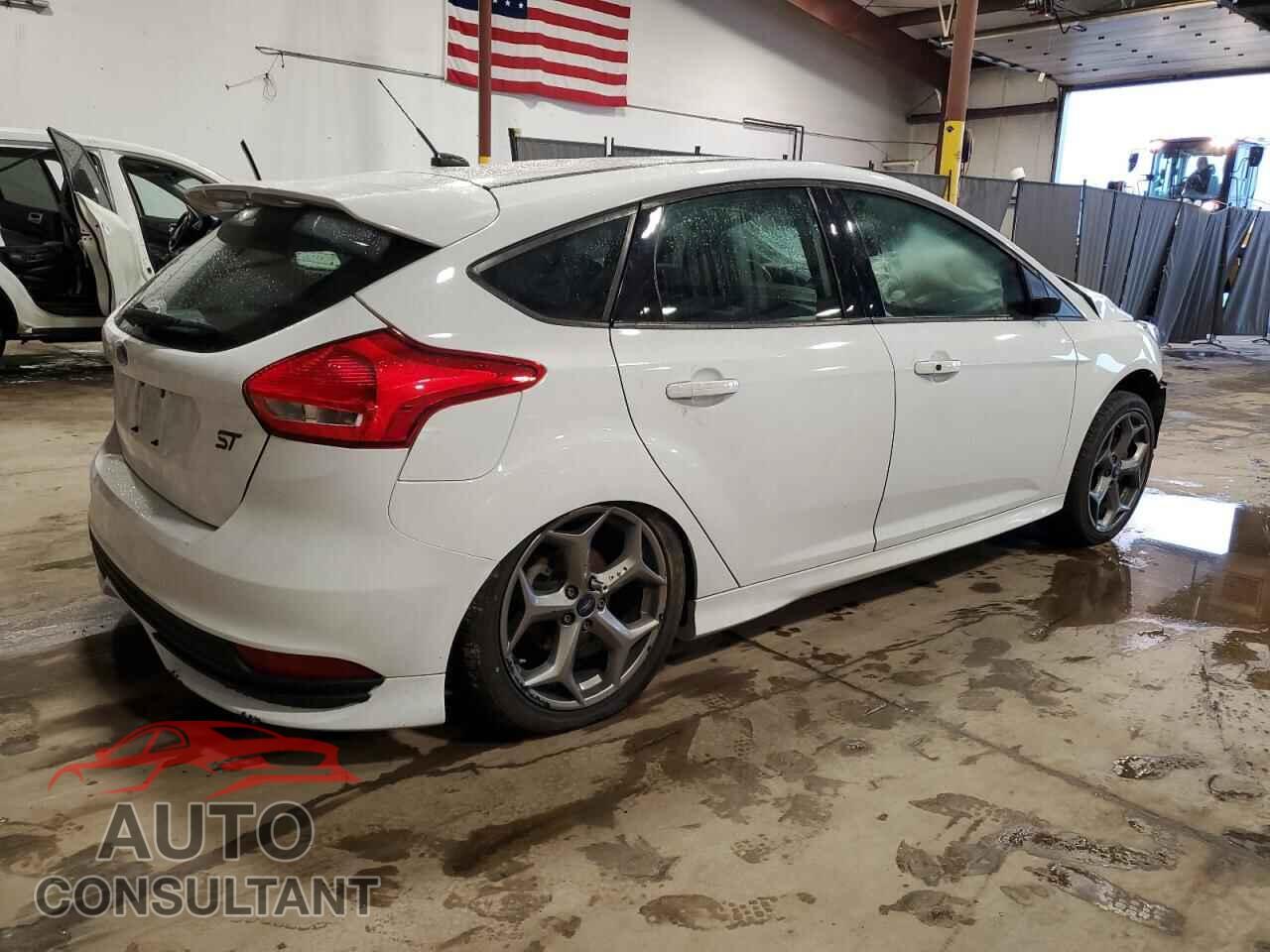 FORD FOCUS 2017 - 1FADP3L96HL322036
