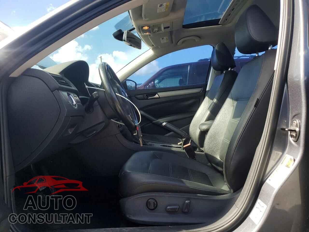 VOLKSWAGEN PASSAT 2014 - 1VWBH7A35EC014188