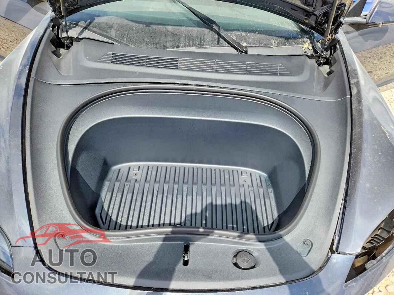 TESLA MODEL 3 2026 - 5YJ3E1EA9TF158557