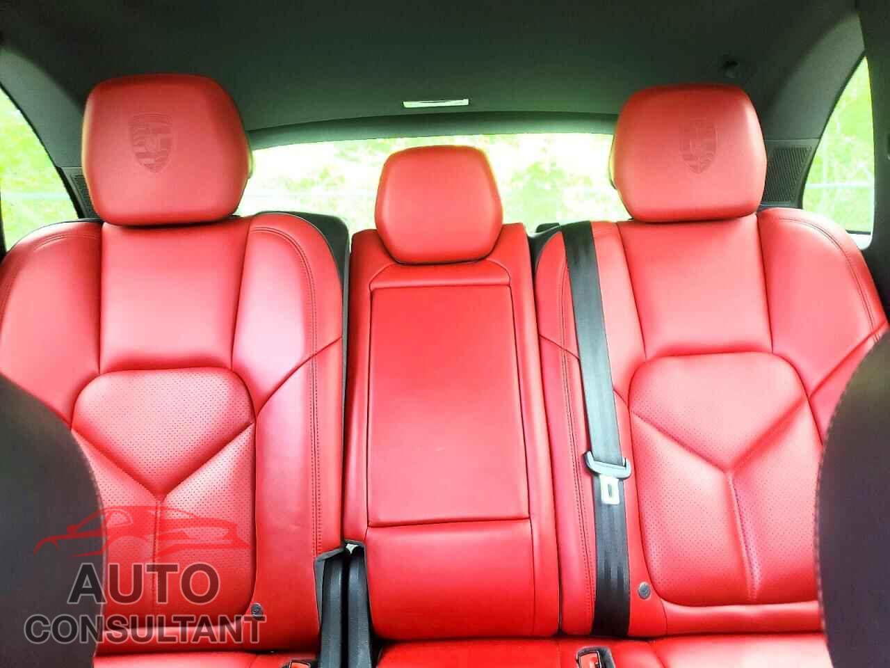 PORSCHE CAYENNE 2017 - WP1AE2A27HLA68810