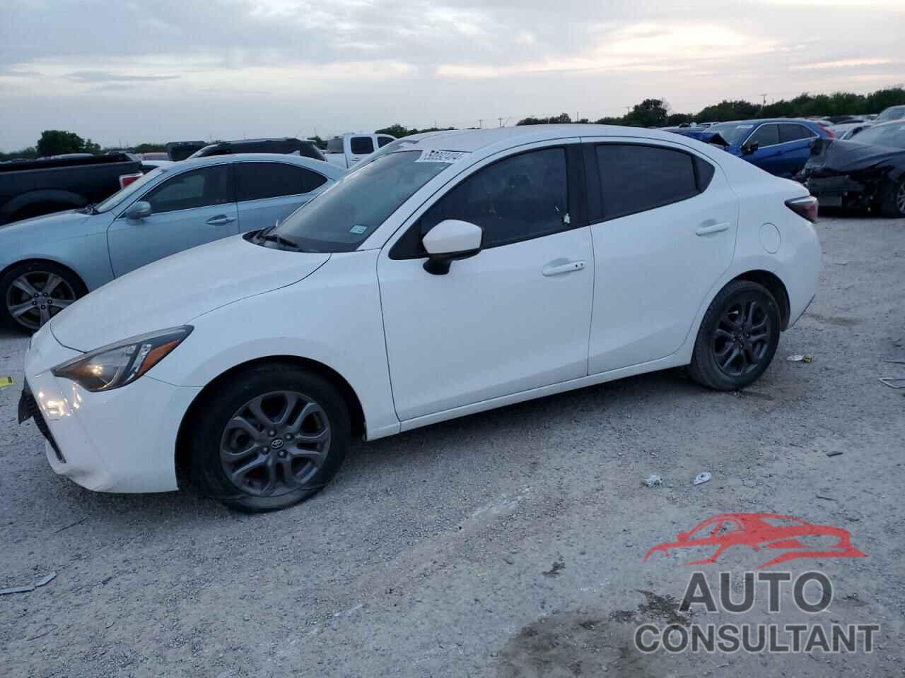 TOYOTA YARIS 2019 - 3MYDLBYV1KY500893