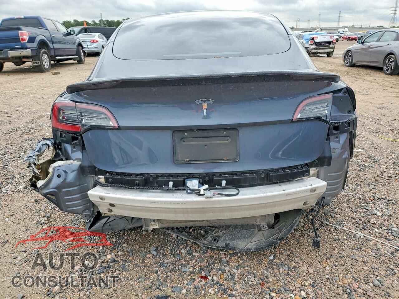 TESLA MODEL 3 2021 - 5YJ3E1EA9MF096059