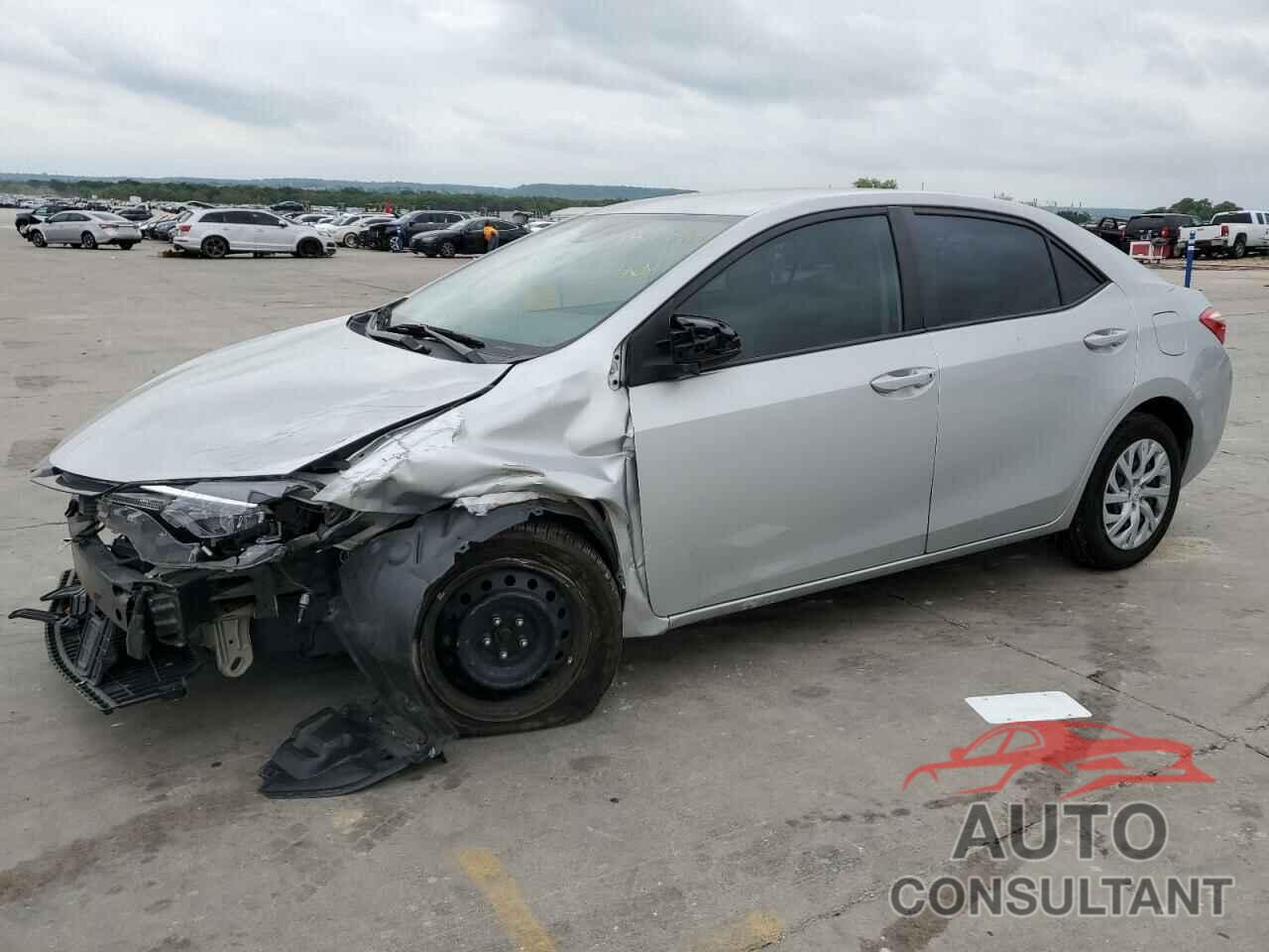 TOYOTA COROLLA 2018 - 5YFBURHE5JP772650