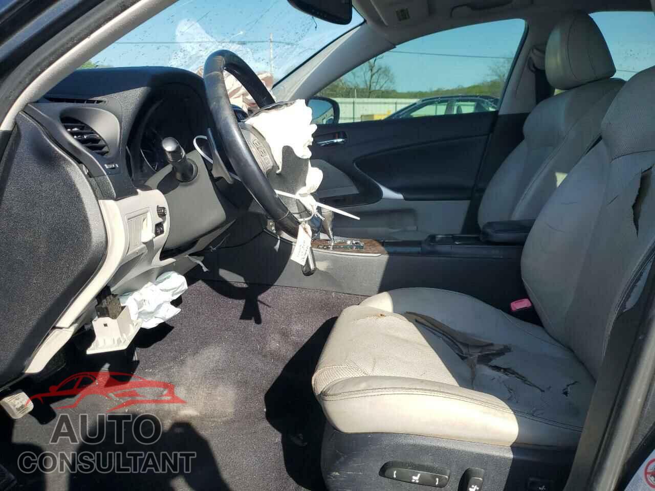 LEXUS IS 2011 - JTHCF5C29B5050521