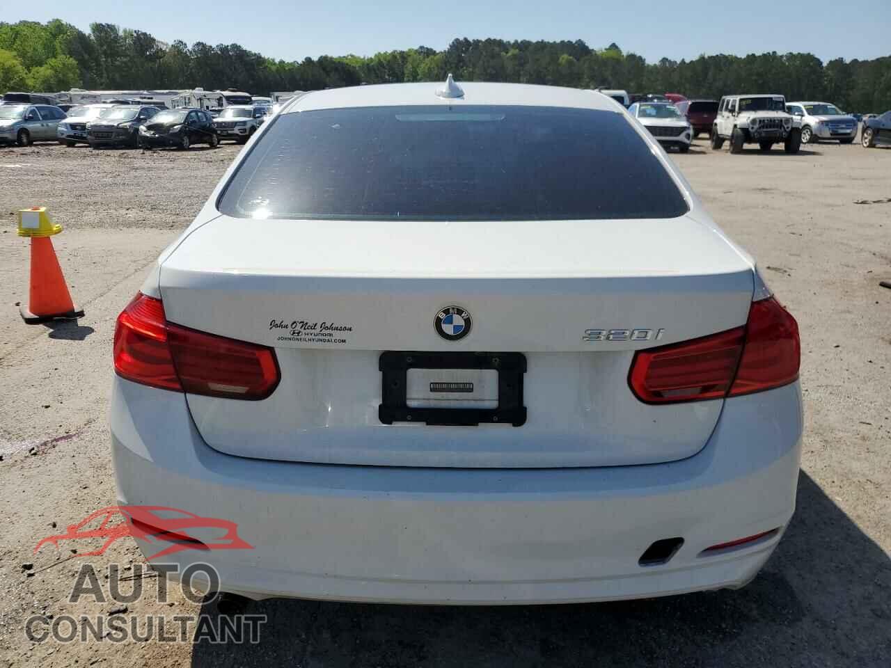 BMW 3 SERIES 2018 - WBA8E1G52JNU92012