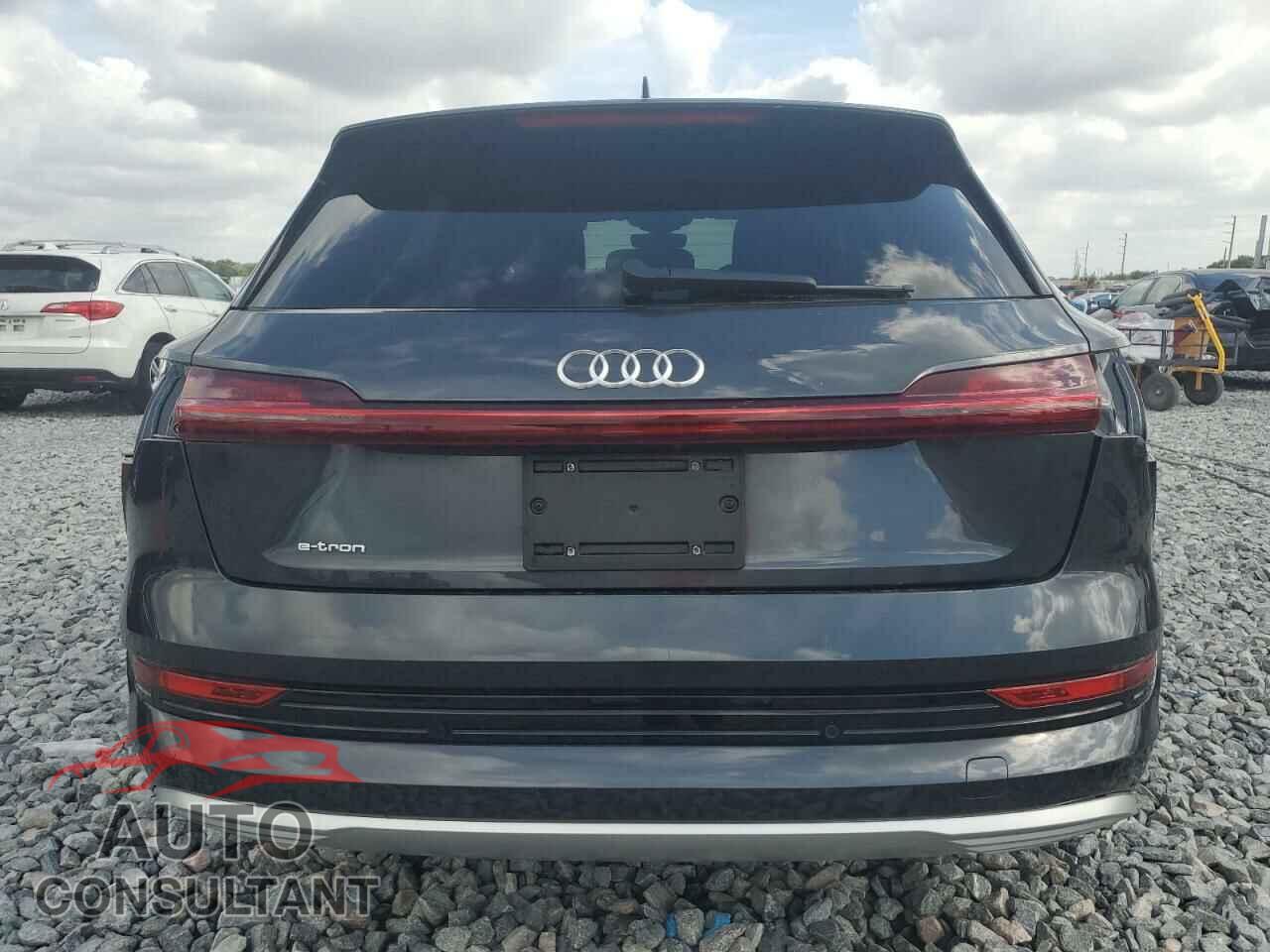 AUDI E-TRON 2019 - WA1LAAGE8KB024694