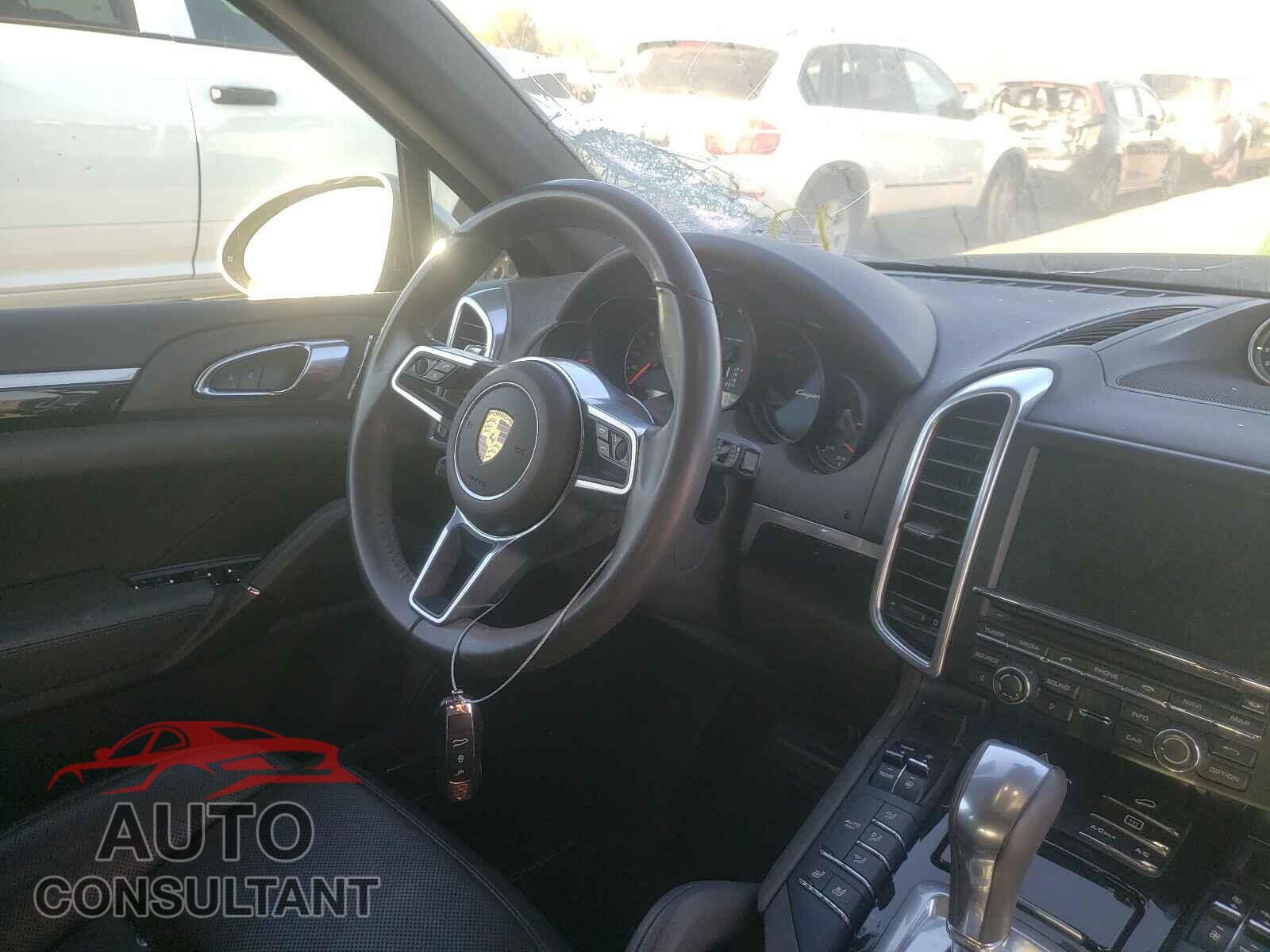 PORSCHE CAYENNE 2016 - WP1AA2A28GKA12875