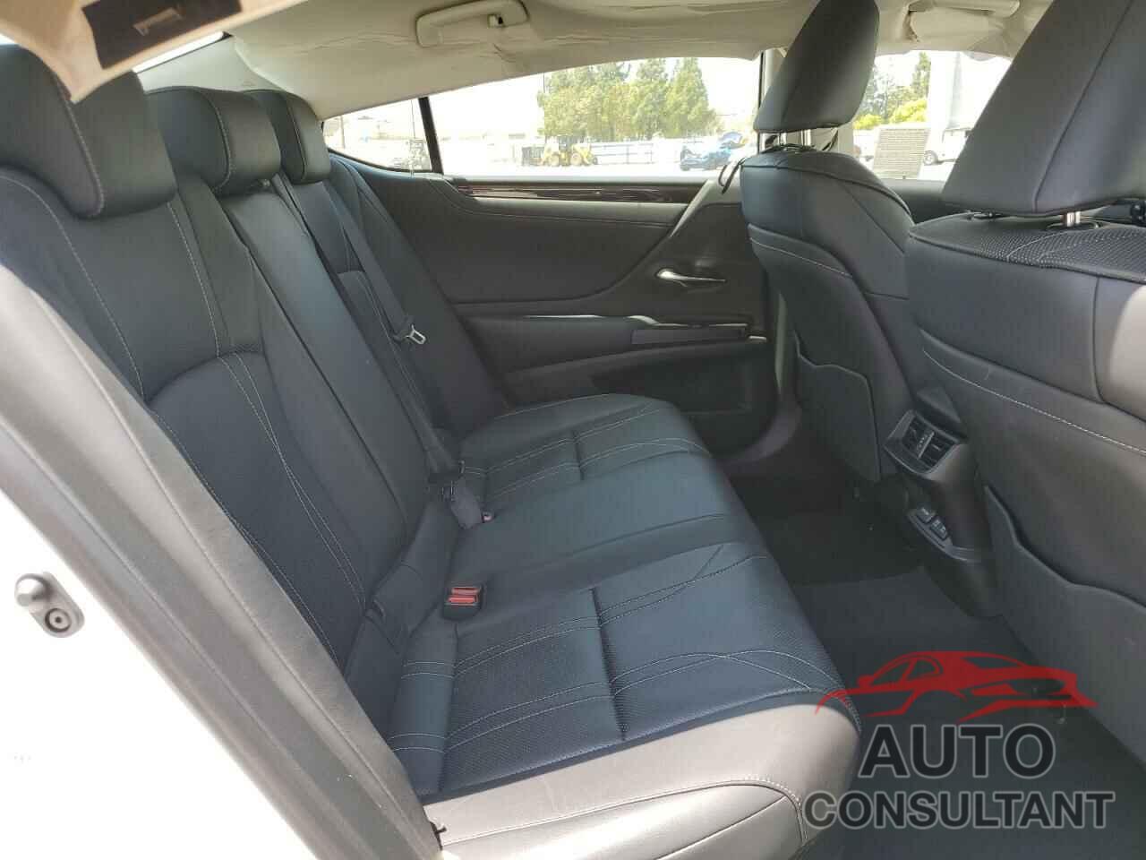 LEXUS ES300 2019 - JTHB21B12K2026118