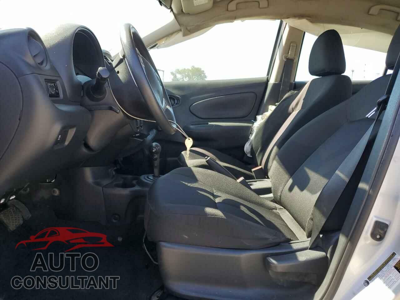 NISSAN VERSA 2019 - 3N1CN7AP8KL817633