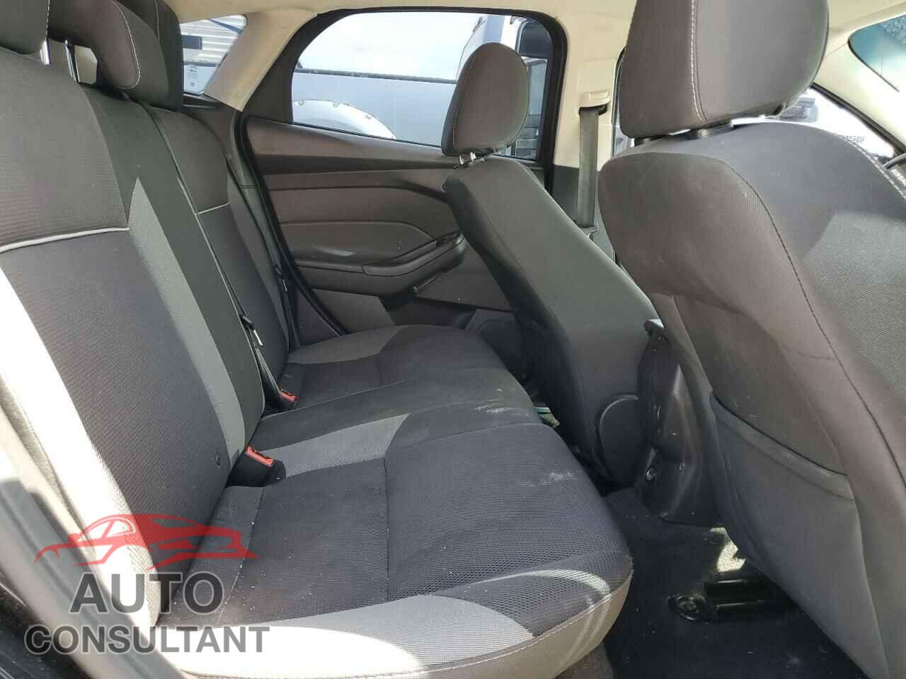 FORD FOCUS 2014 - 1FADP3K22EL438530
