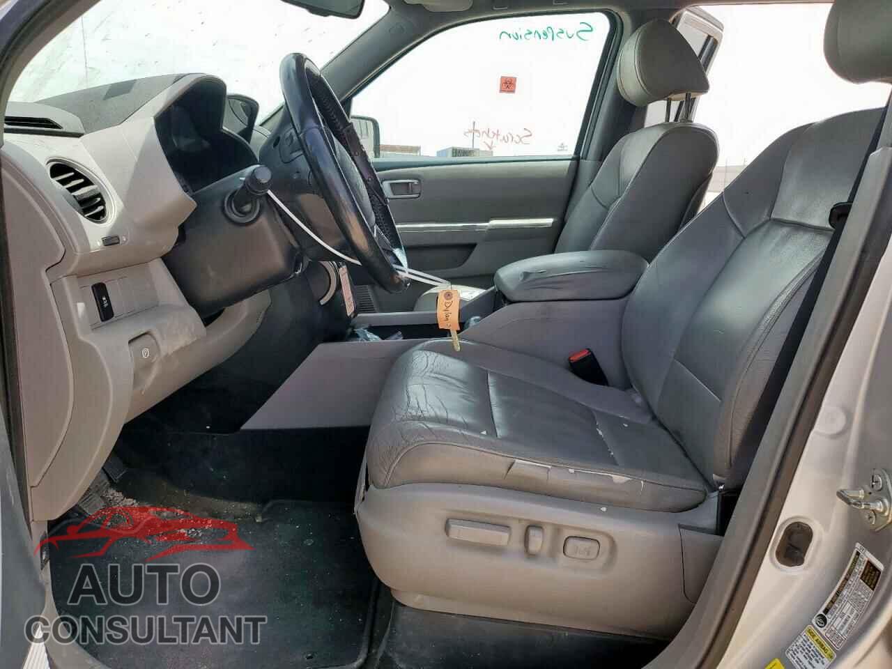 HONDA PILOT 2015 - 5FNYF4H56FB010678