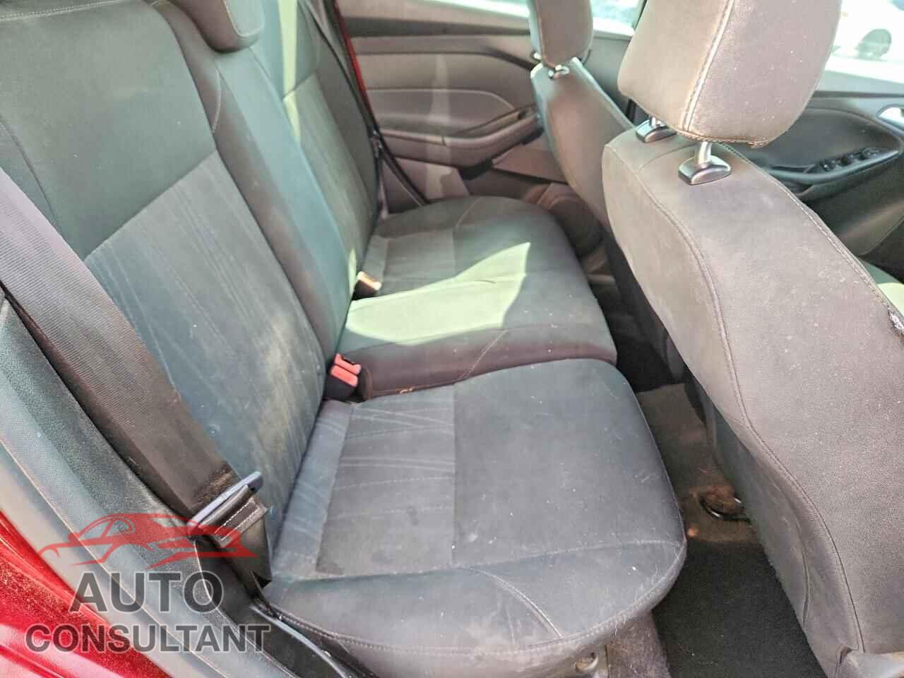 FORD FOCUS 2017 - 1FADP3K28HL210150