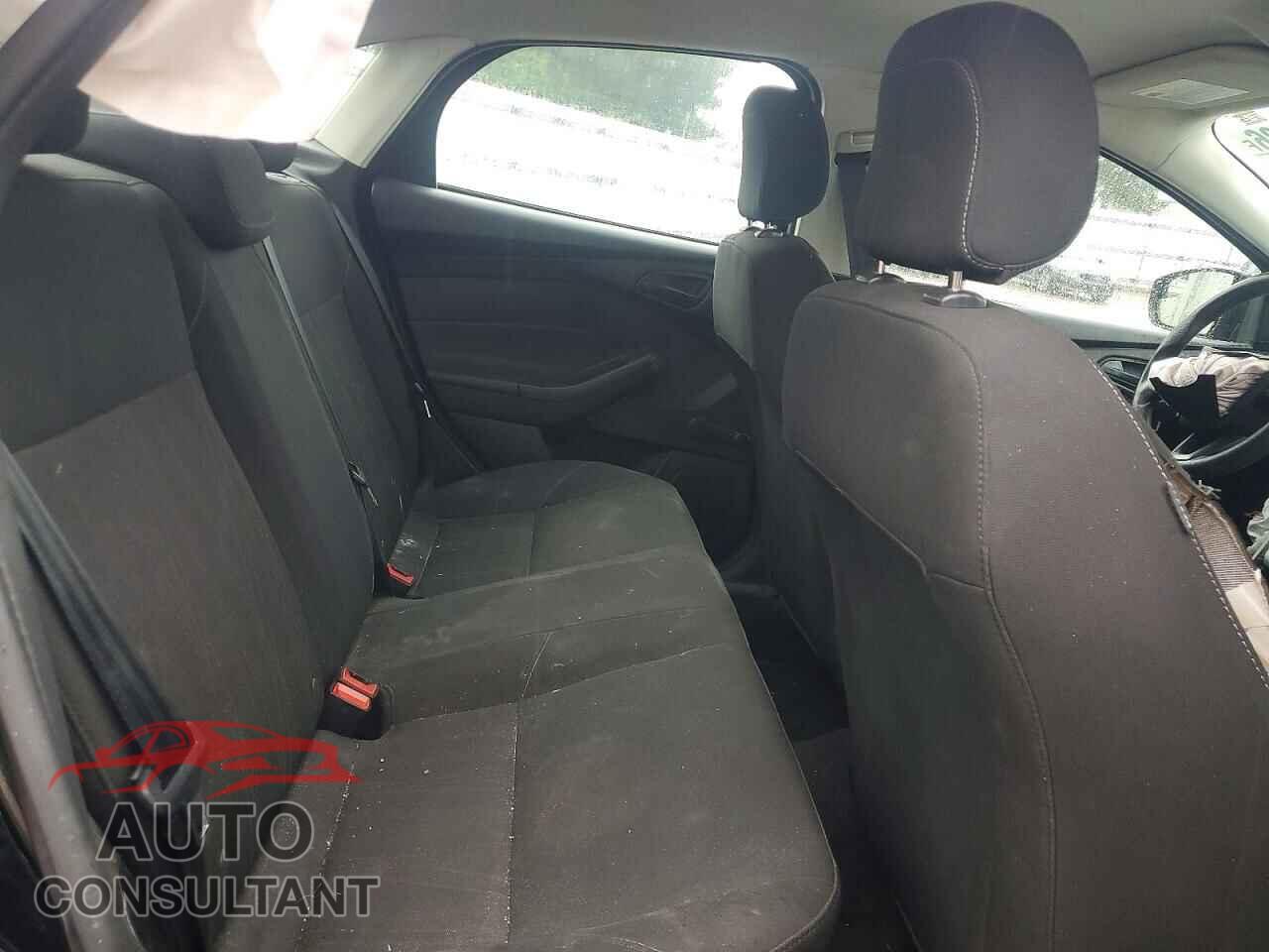 FORD FOCUS 2017 - 1FADP3E22HL327637