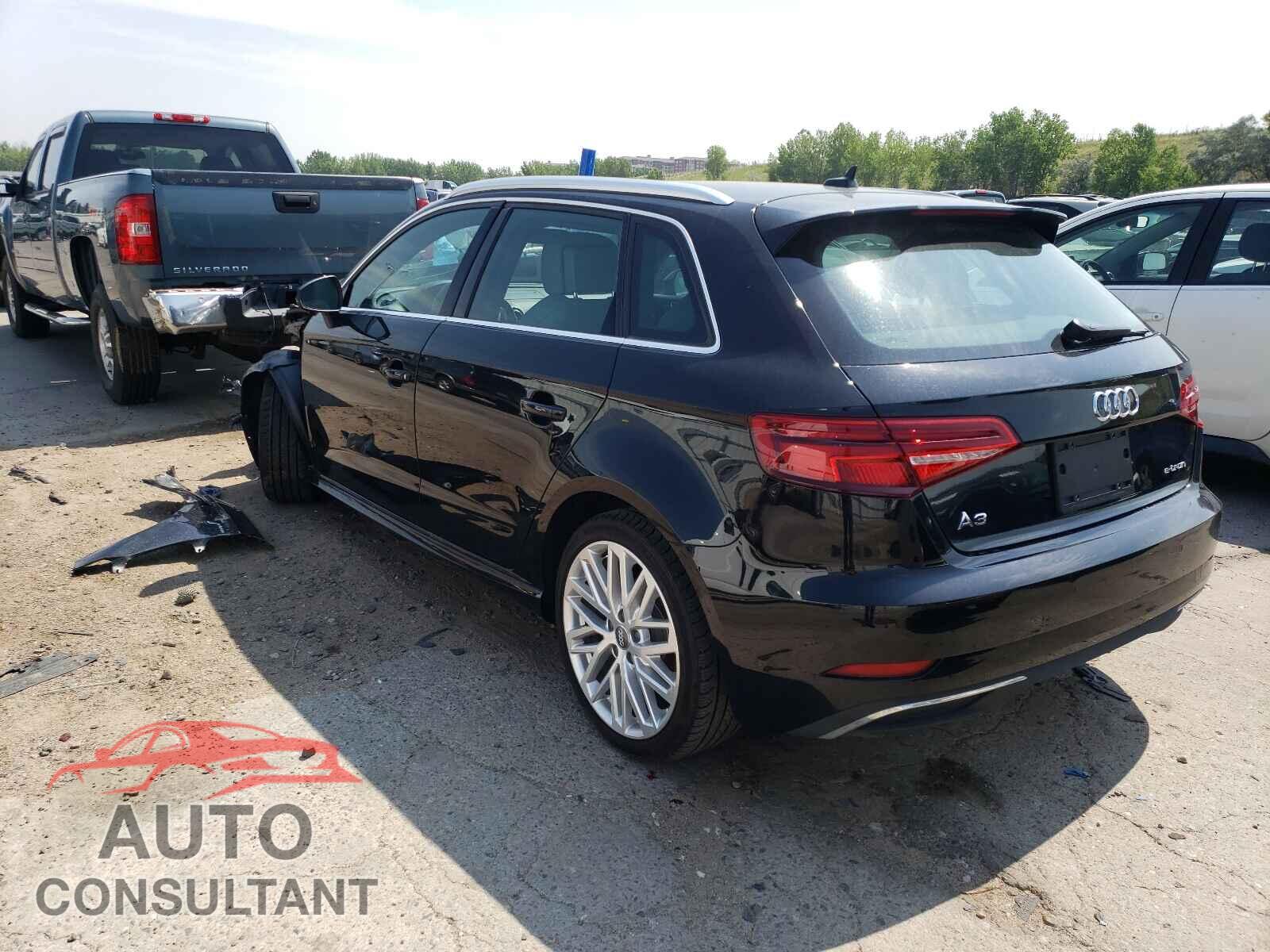 AUDI A3 2018 - WAUTPBFF2JA057437