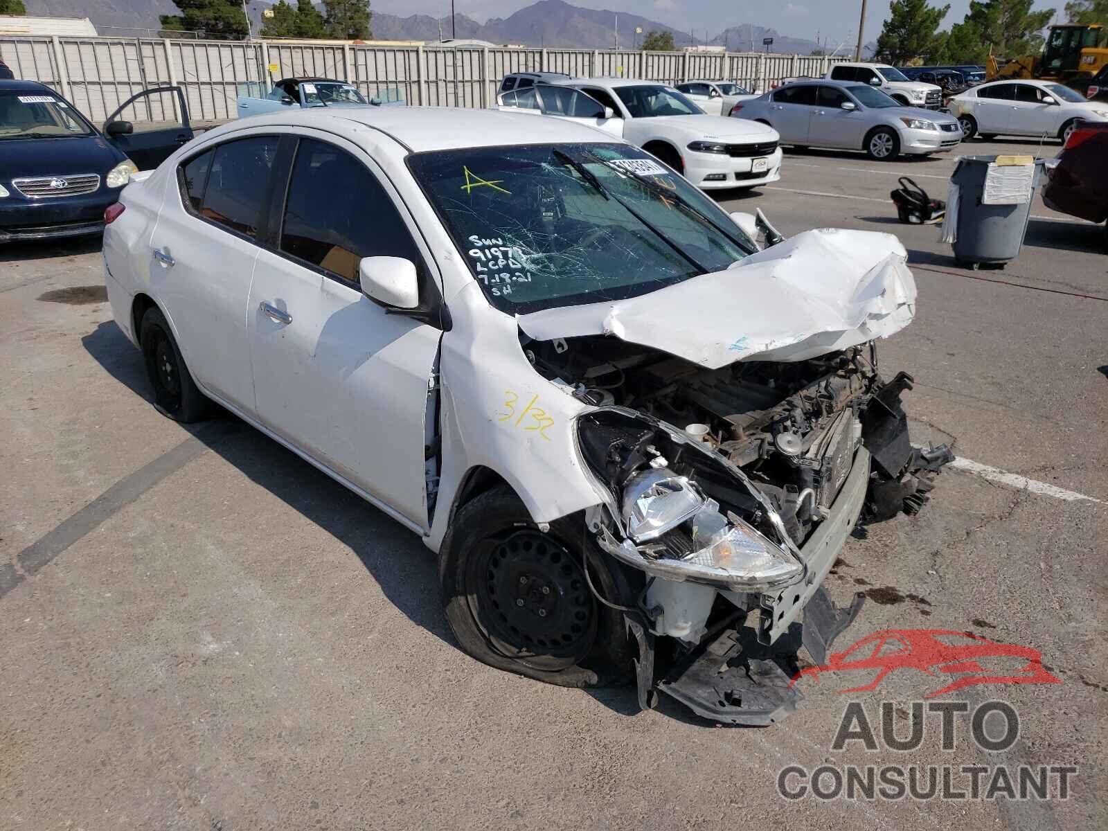 NISSAN VERSA 2017 - 3N1CN7APXHL839156