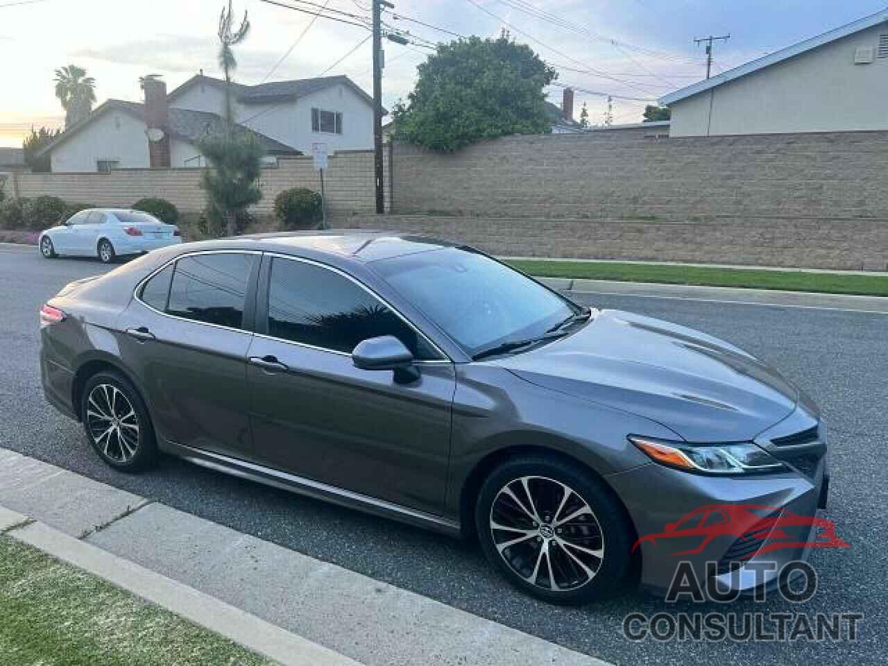 TOYOTA CAMRY 2018 - 4T1B11HK7JU534975