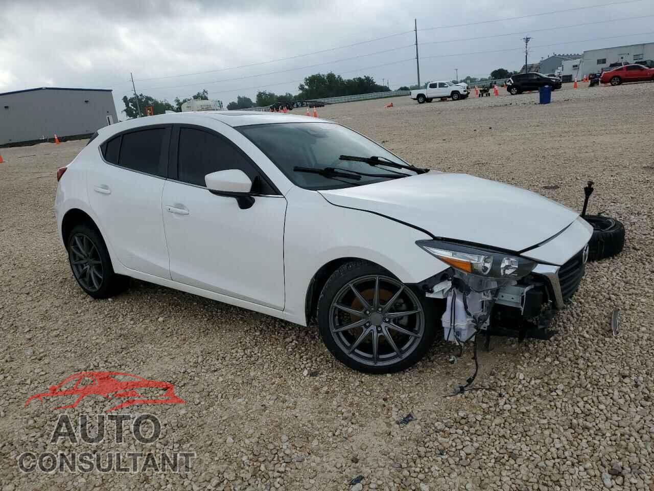 MAZDA 3 2018 - 3MZBN1L33JM260605