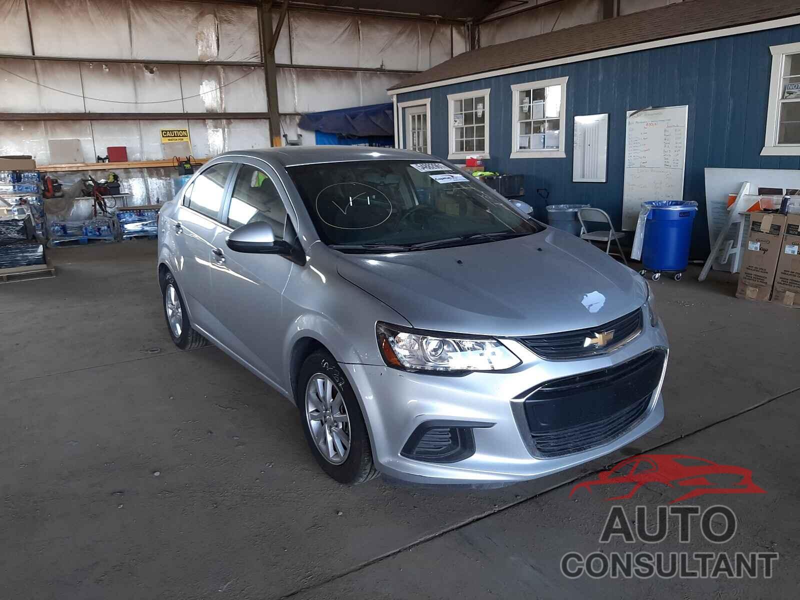 CHEVROLET SONIC 2018 - 1G1JD5SH0J4139735