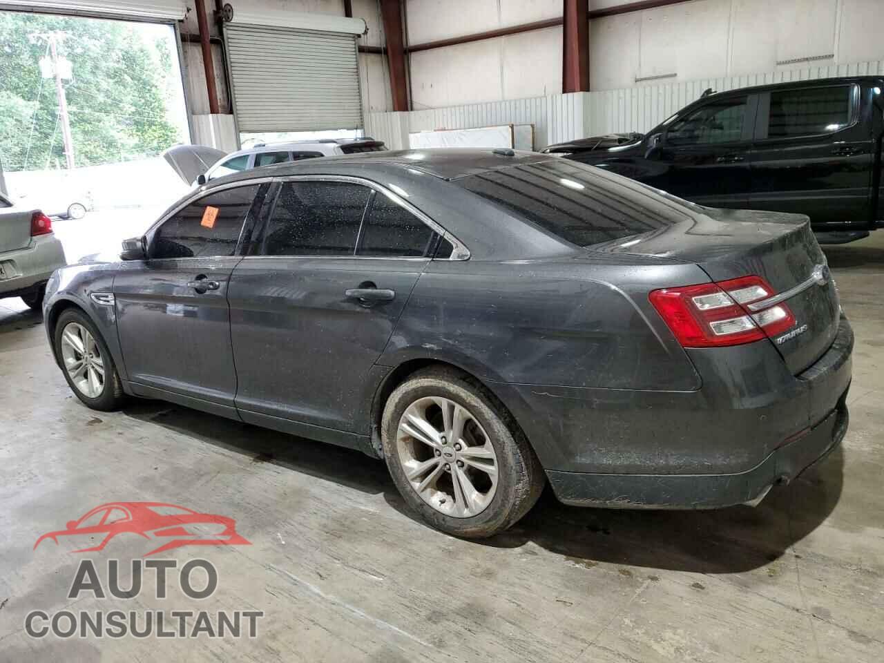 FORD TAURUS 2019 - 1FAHP2E87KG107765
