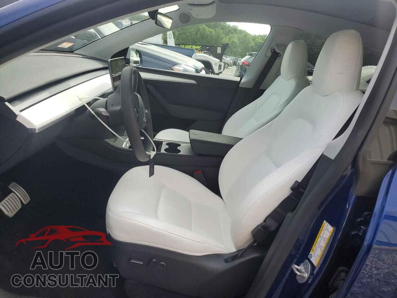 TESLA MODEL Y 2025 - 7SAYGDEF6SA352748