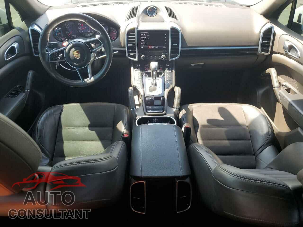 PORSCHE CAYENNE 2017 - WP1AA2A26HKA91514